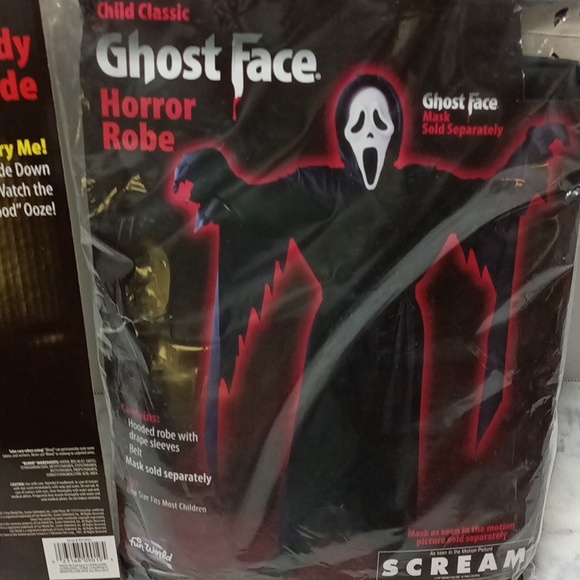 Ghost face scream child hooded robe and plastic bloody blade condition is new - Picture 2 of 12